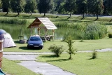 Camping nad stawem